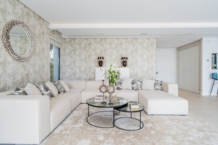 Villa View - Luxury Beachside Retreat in Marbesa, Marbella East