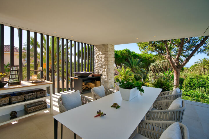 Villa View - Luxury Beachside Retreat in Marbesa, Marbella East