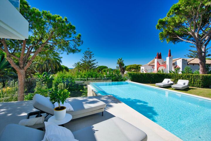 Villa View - Luxury Beachside Retreat in Marbesa, Marbella East
