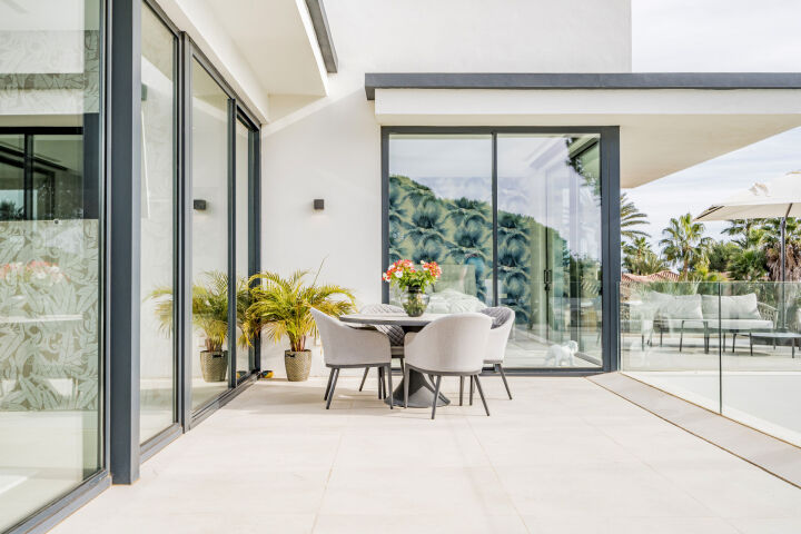 Villa View - Luxury Beachside Retreat in Marbesa, Marbella East