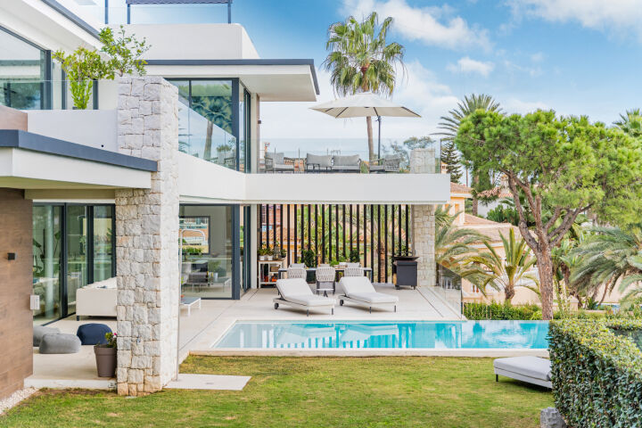 Villa View - Luxury Beachside Retreat in Marbesa, Marbella East