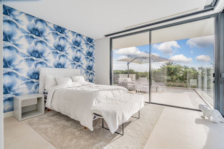 Villa View - Luxury Beachside Retreat in Marbesa, Marbella East