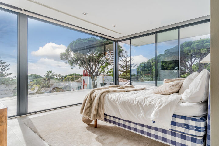 Villa View - Luxury Beachside Retreat in Marbesa, Marbella East