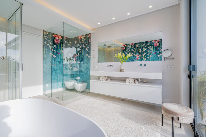 Villa View - Luxury Beachside Retreat in Marbesa, Marbella East