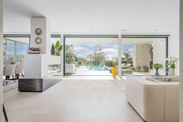 Villa View - Luxury Beachside Retreat in Marbesa, Marbella East