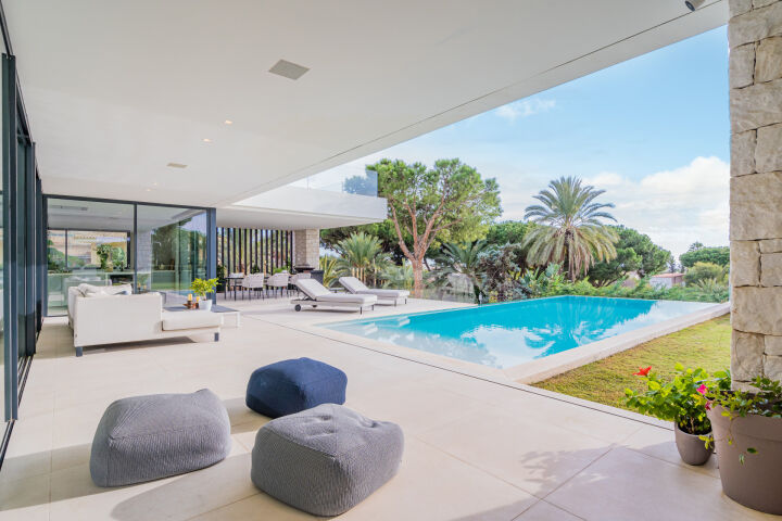 Villa View - Luxury Beachside Retreat in Marbesa, Marbella East