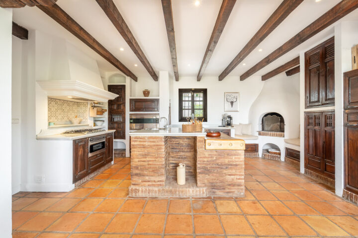 Villa Hibiscus IV - Traditional Golden Mile Villa with La Concha Views