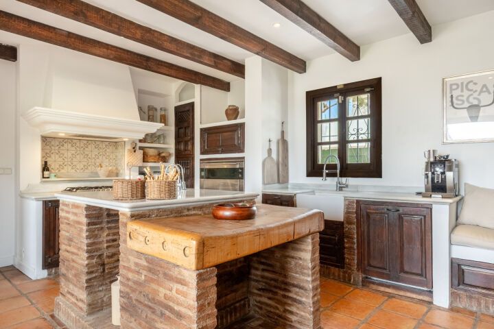 Villa Hibiscus IV - Traditional Golden Mile Villa with La Concha Views