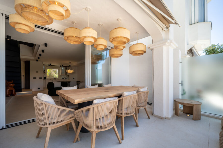 Arco Iris Townhouse - Casa adosada a pocos pasos del mar en la Milla de Oro de Marbella