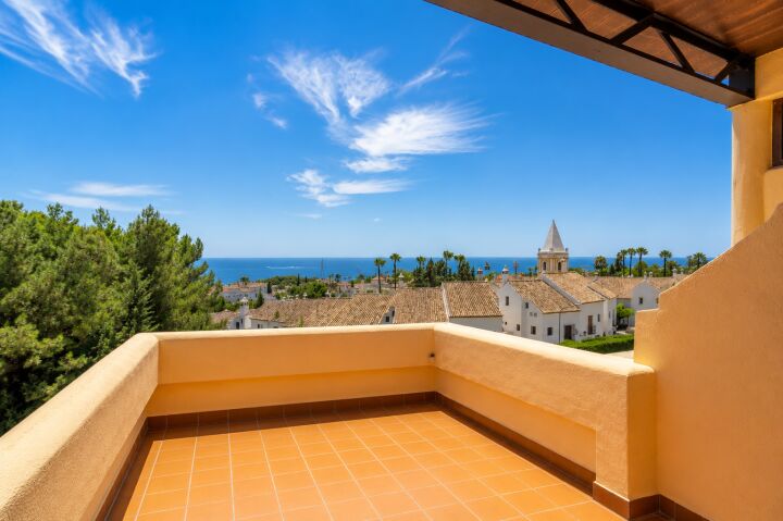 Corona de Nagüeles 17 - Corner Townhouse with Great Potential in Nagüeles, Marbella Golden Mile