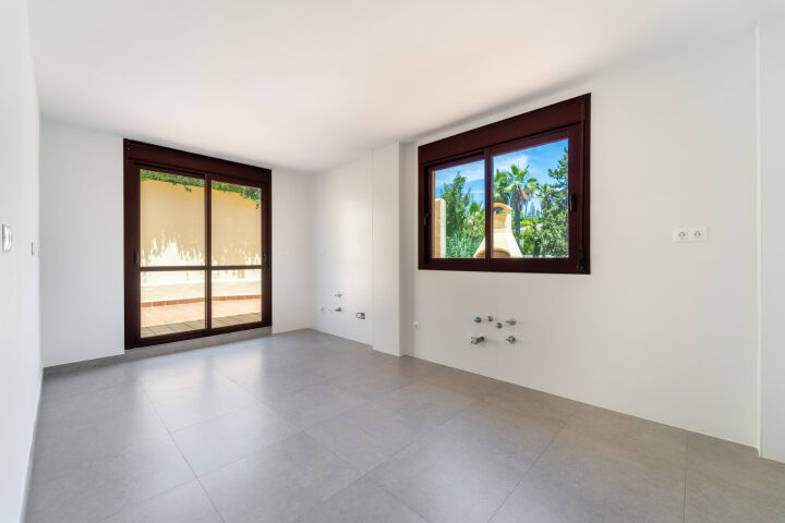 Corona de Nagüeles 17 - Corner Townhouse with Great Potential in Nagüeles, Marbella Golden Mile