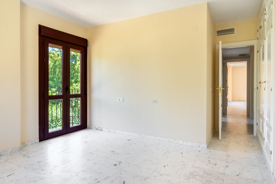 Corona de Nagüeles 17 - Casa adosada en esquina con gran potencial en Nagüeles, Milla de Oro de Marbella