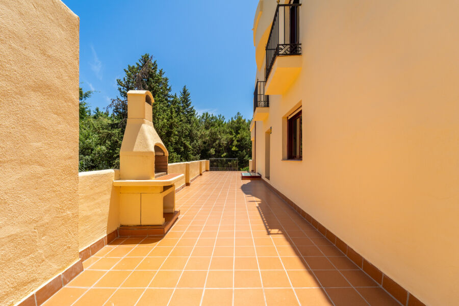 Corona de Nagüeles 17 - Casa adosada en esquina con gran potencial en Nagüeles, Milla de Oro de Marbella