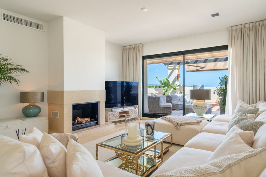 Sanlucar Duplex Penthouse - Residence with spectacular golf and panoramic sea views in Capanes del Golf, Nueva Andalucia
