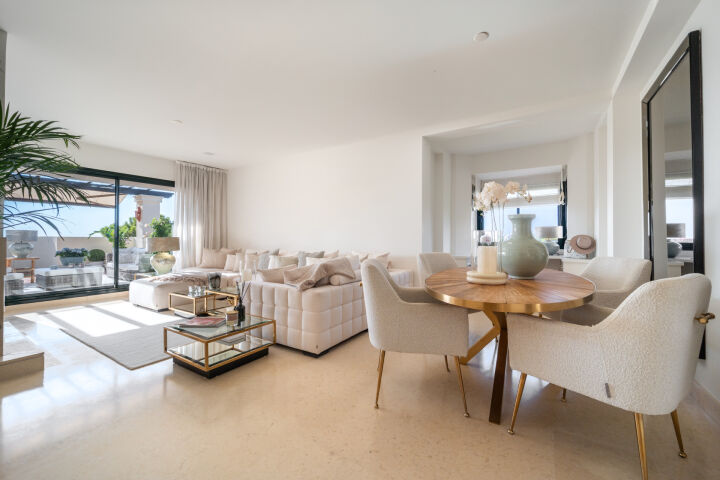 Sanlucar Duplex Penthouse - Residence with spectacular golf and panoramic sea views in Capanes del Golf, Nueva Andalucia