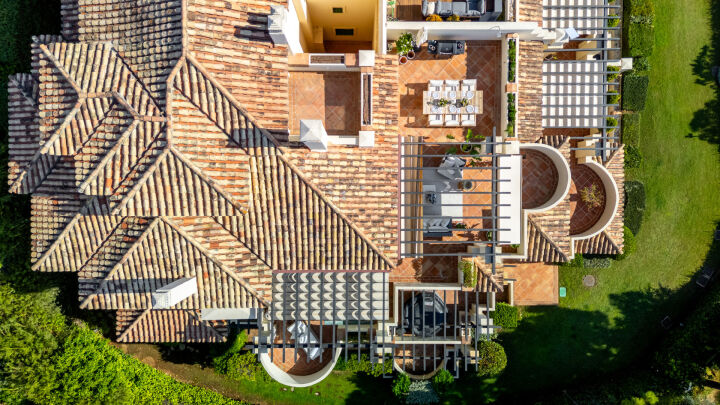 Sanlucar Duplex Penthouse - Residence with spectacular golf and panoramic sea views in Capanes del Golf, Nueva Andalucia