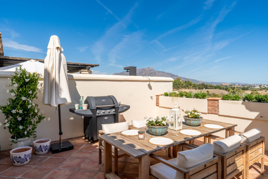 Sanlucar Duplex Penthouse - Residence with spectacular golf and panoramic sea views in Capanes del Golf, Nueva Andalucia