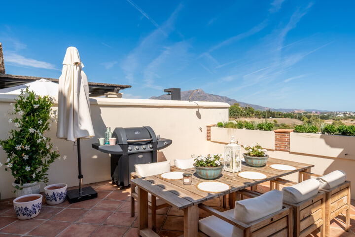 Sanlucar Duplex Penthouse - Residence with spectacular golf and panoramic sea views in Capanes del Golf, Nueva Andalucia