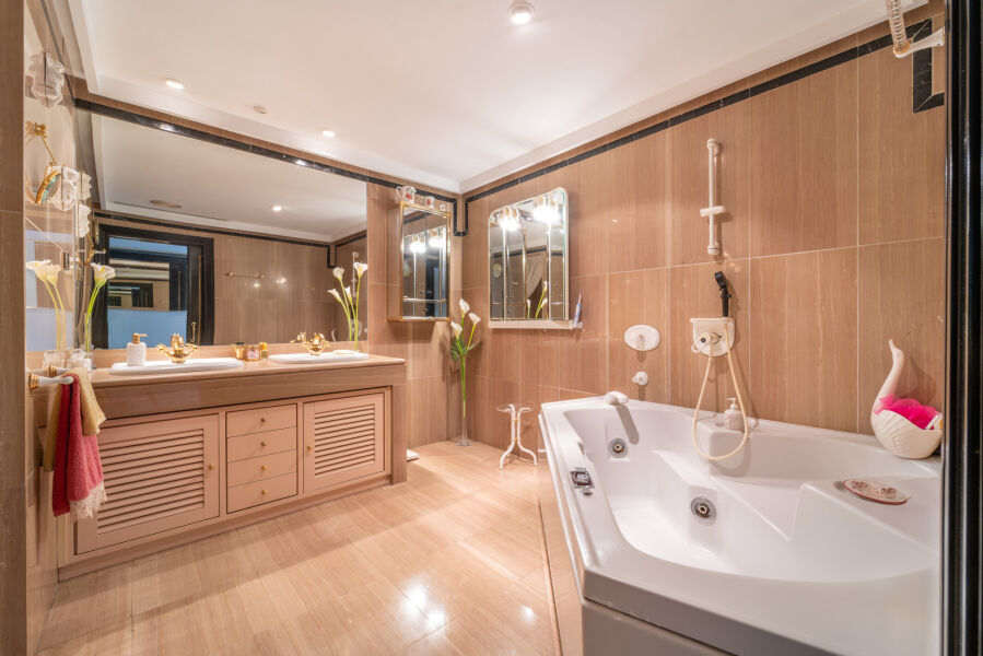 Nereida 4 - Grand appartement d’angle à quelques pas de la mer à Marbella