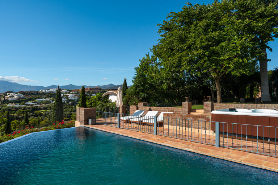 Villa Fiorentina - Andalusian Grandeur in Benahavís