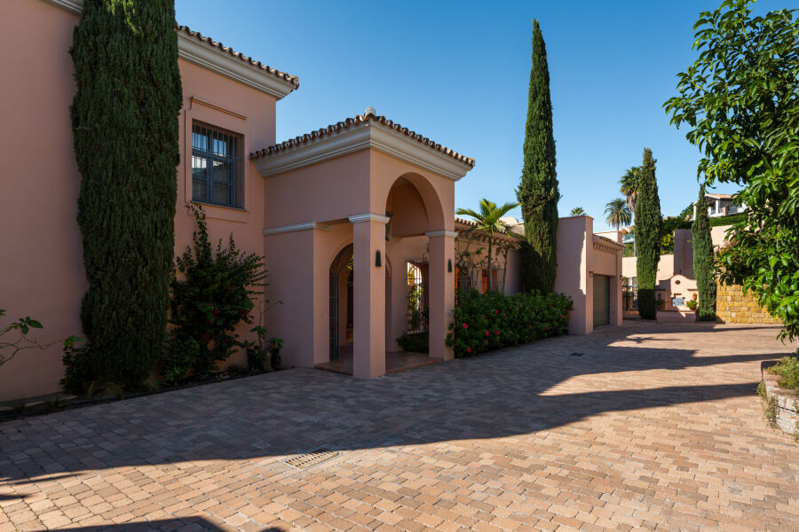 Villa Fiorentina - Andalusian Grandeur in Benahavís