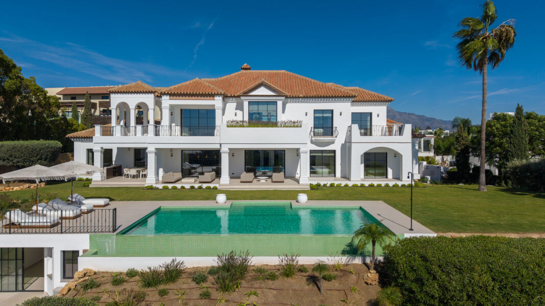 Villa Azur - A Modern Andalusian Sanctuary in Los Flamingos, Benahavís