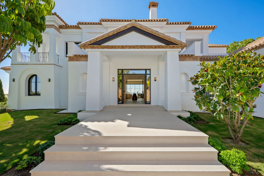 Villa Azur - A Modern Andalusian Sanctuary in Los Flamingos, Benahavís