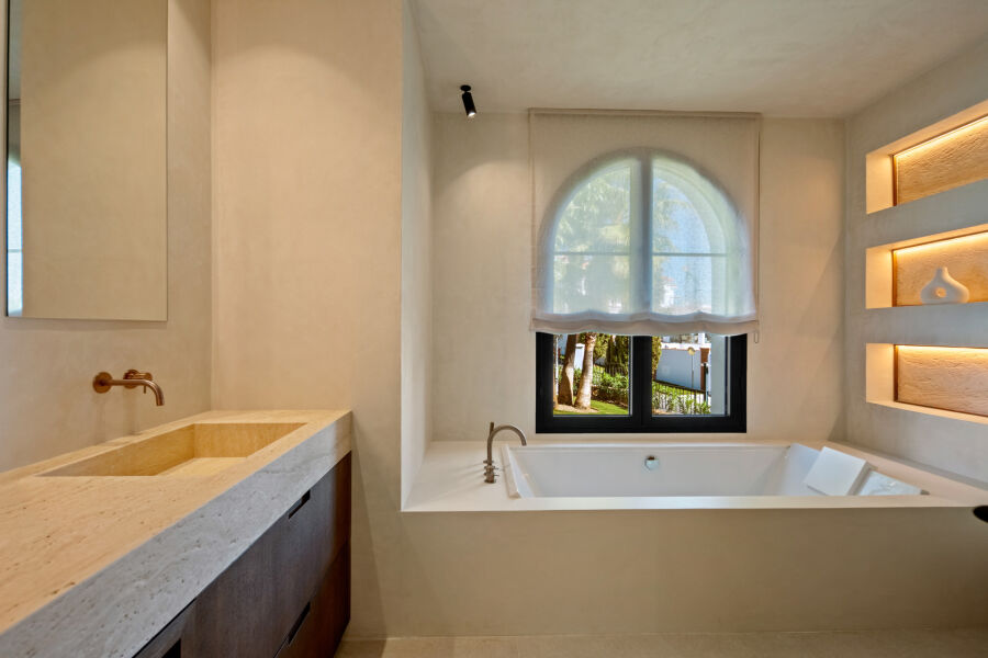 Villa Azur - A Modern Andalusian Sanctuary in Los Flamingos, Benahavís