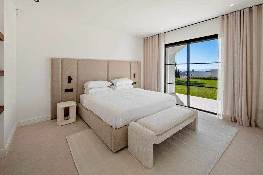 Villa Azur - A Modern Andalusian Sanctuary in Los Flamingos, Benahavís