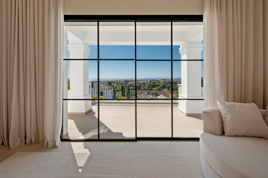 Villa Azur - A Modern Andalusian Sanctuary in Los Flamingos, Benahavís