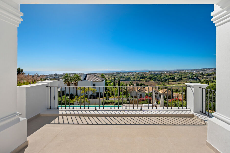 Villa Azur - A Modern Andalusian Sanctuary in Los Flamingos, Benahavís