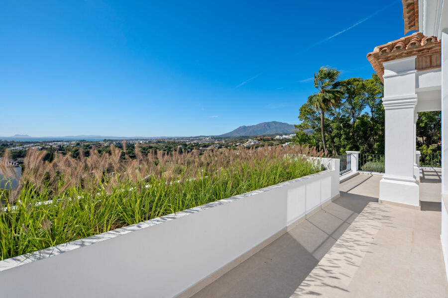Villa Azur - A Modern Andalusian Sanctuary in Los Flamingos, Benahavís