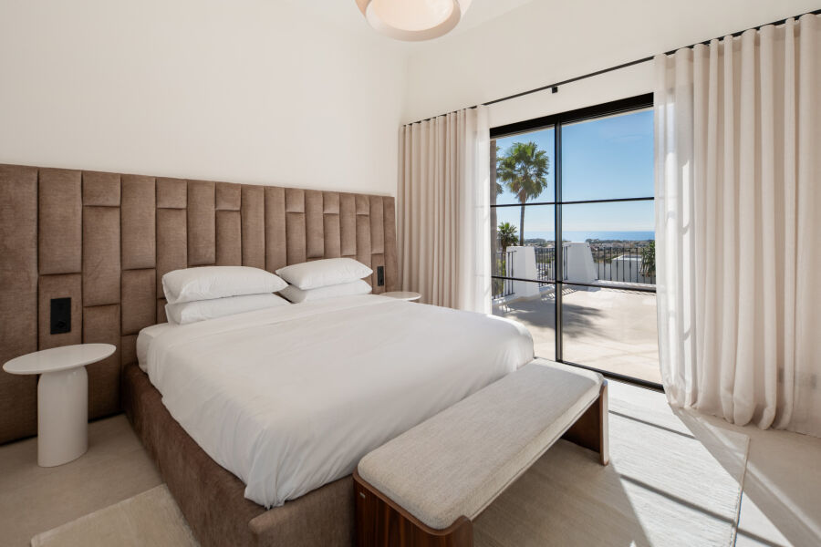 Villa Azur - A Modern Andalusian Sanctuary in Los Flamingos, Benahavís