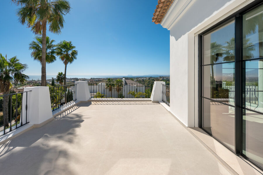 Villa Azur - A Modern Andalusian Sanctuary in Los Flamingos, Benahavís