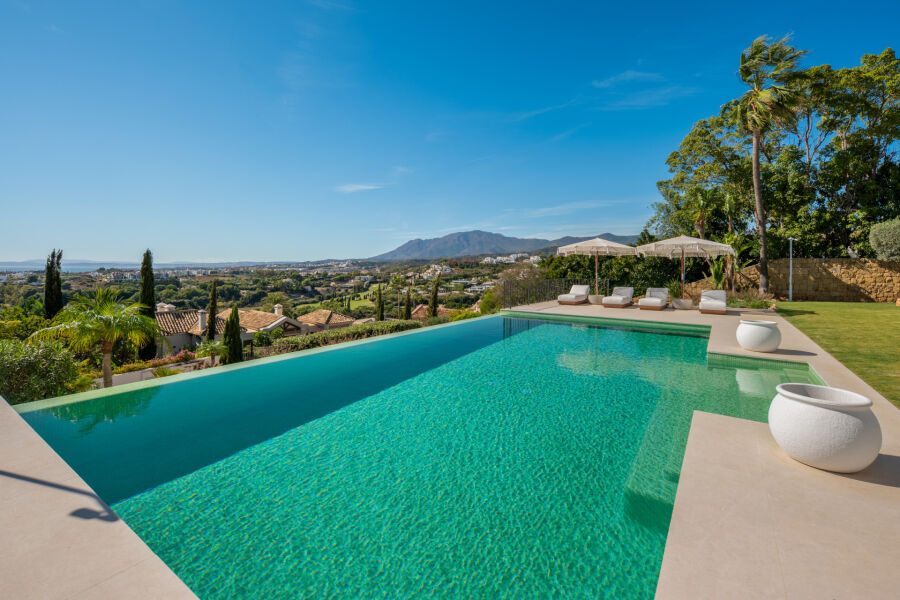 Villa Azur - A Modern Andalusian Sanctuary in Los Flamingos, Benahavís