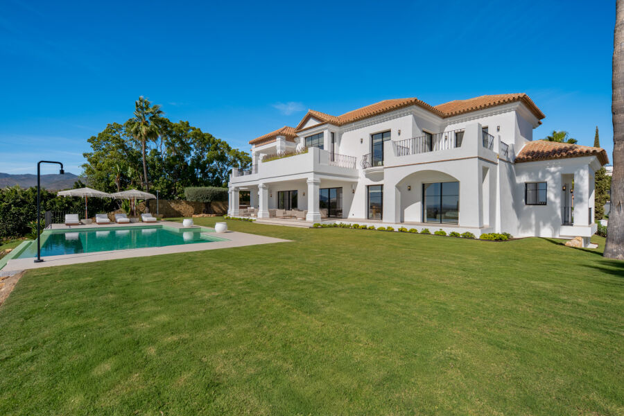 Villa Azur - A Modern Andalusian Sanctuary in Los Flamingos, Benahavís