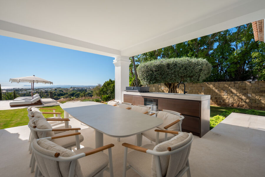 Villa Azur - A Modern Andalusian Sanctuary in Los Flamingos, Benahavís