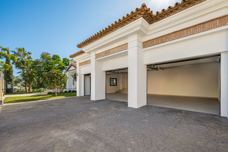 Villa Azur - A Modern Andalusian Sanctuary in Los Flamingos, Benahavís